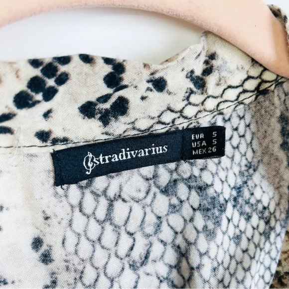 Stradivarius Bow Side Blouse Snake Print Size Small - Picture 8 of 8